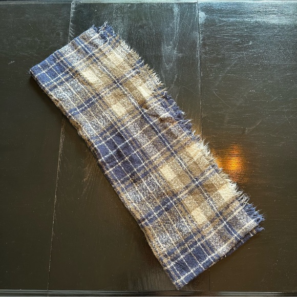 American Eagle Small Blue and White Cream Plaid Flannel Plus Free Scarf - Picture 7 of 10